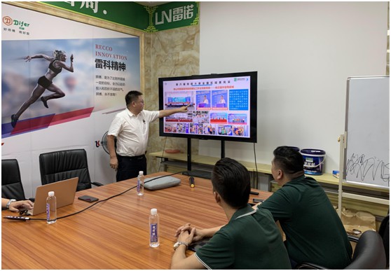 三只兔總裁韓軍一行蒞臨雷諾瓷磚膠參觀考察，初步達(dá)成合作意向